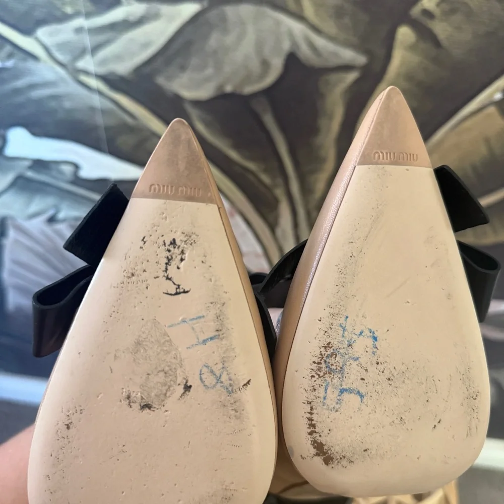 Miu Miu Patent Leather Bow Pointed Toe high heel Pumps two tone size EU 38 US 8